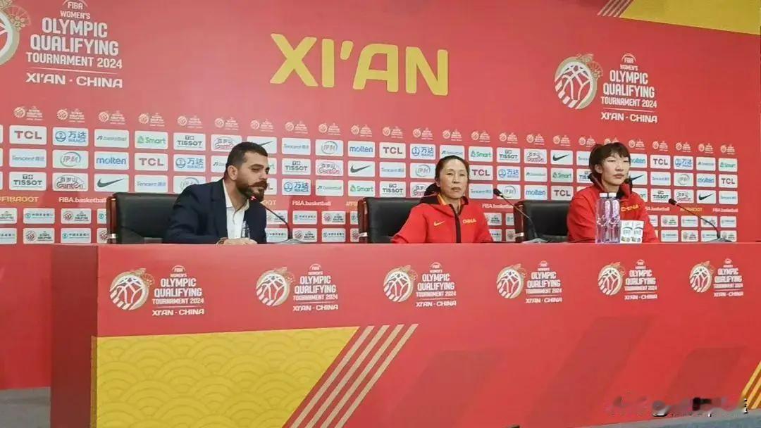 姚明坐镇西安，中国女篮主帅郑薇和韩旭点赞西安球迷

北京时间2月8日晚，中国女篮