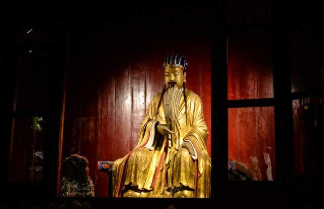46岁无成，60岁称帝：刘备的逆袭，藏着普通人翻身的3个底层逻辑