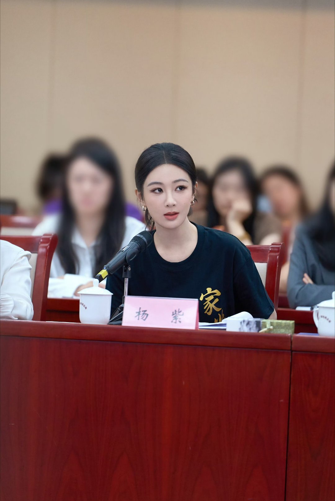 杨紫  ❄️ 杨紫玉兰花开君再来    ❄️ 杨紫董竹君  你阳光明媚像骄阳的一