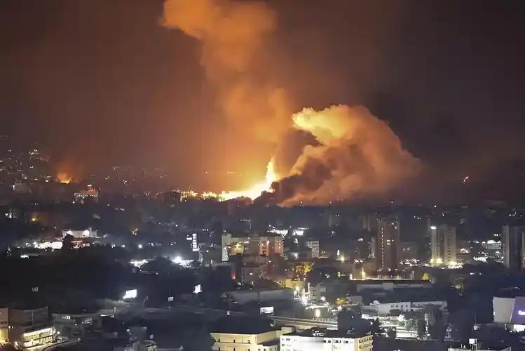 印度德里大火太揪心！空调爆炸致11人遇难，含1名孩童，消防安全为何形同虚设？
