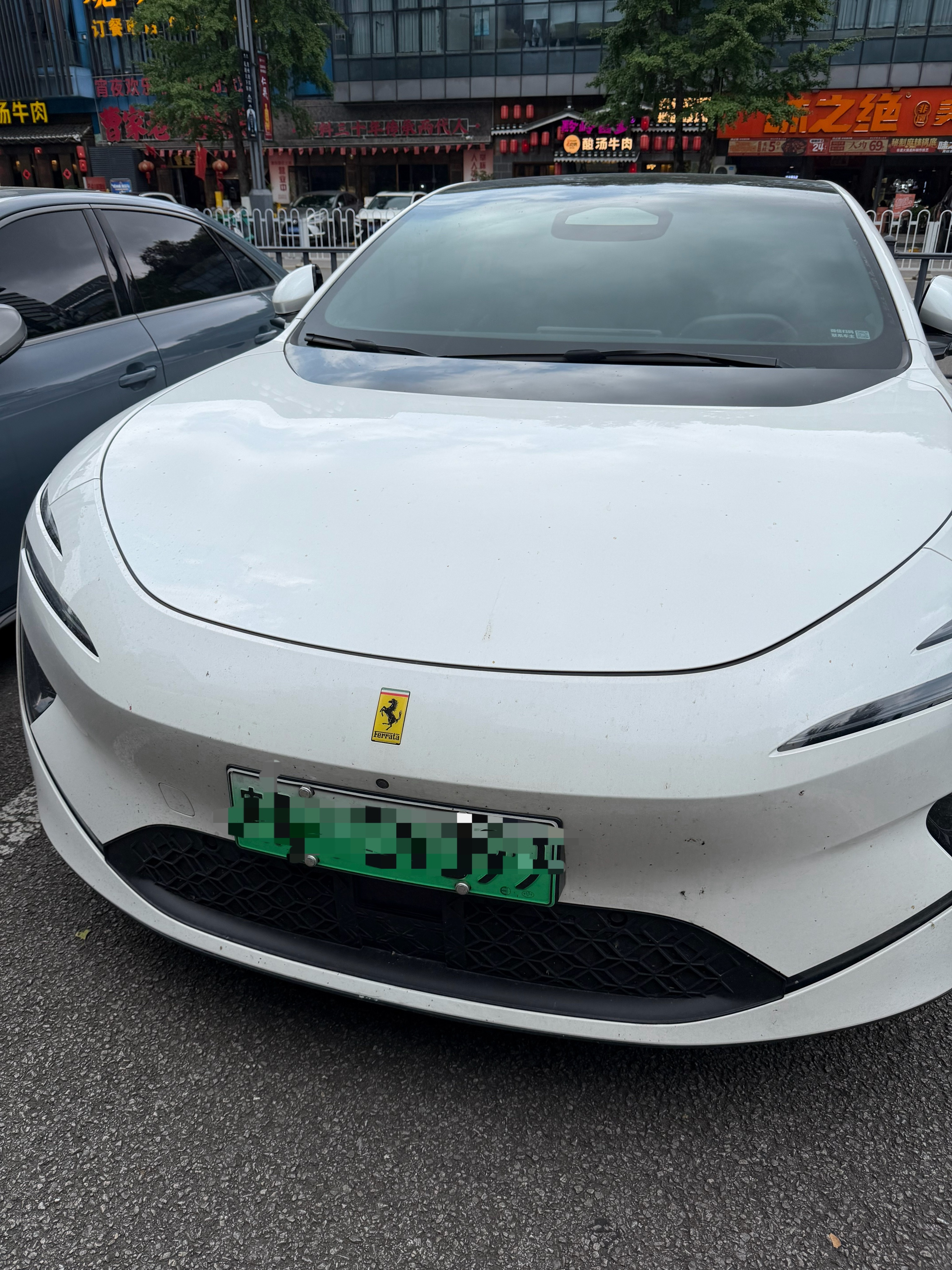 刚拍到的，法拉利新款大v聊车