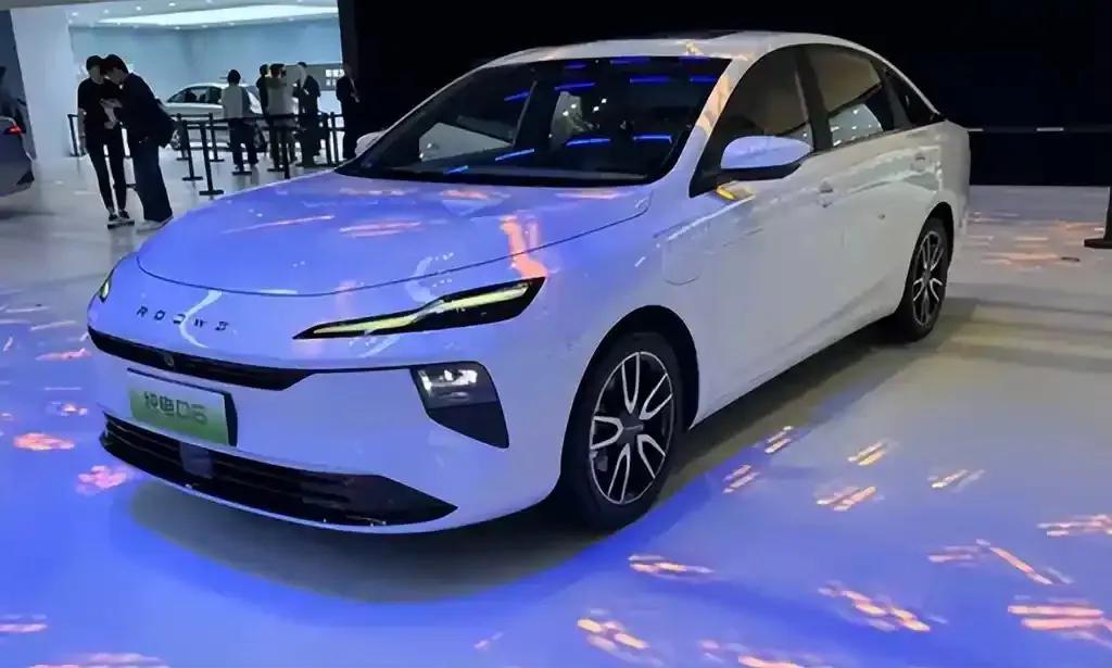 7.98万荣威纯电D6全新上市2025上海车展：荣威D6上市，外观个性，限时一口