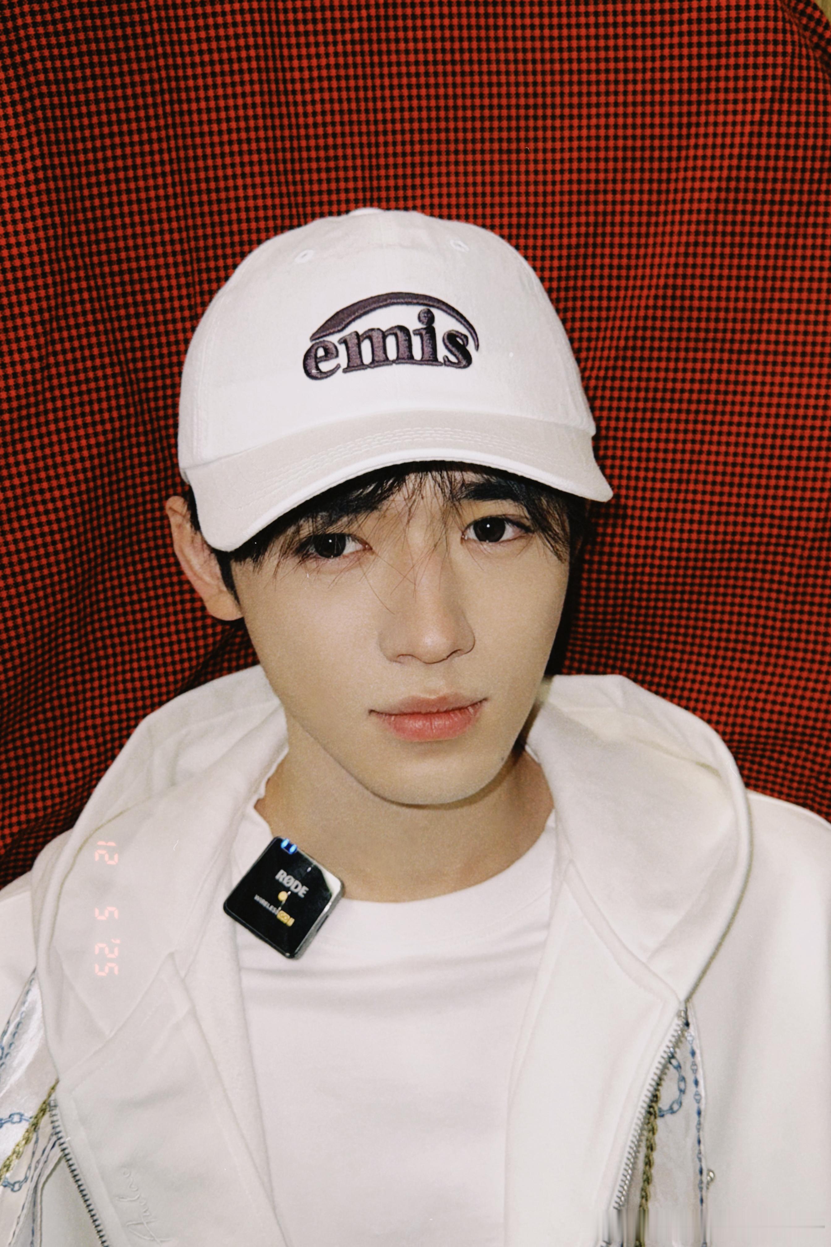 宋亚轩最受年轻人喜爱的明星TOP1宋亚轩2025微博娱乐白皮书最受年轻人喜爱的明