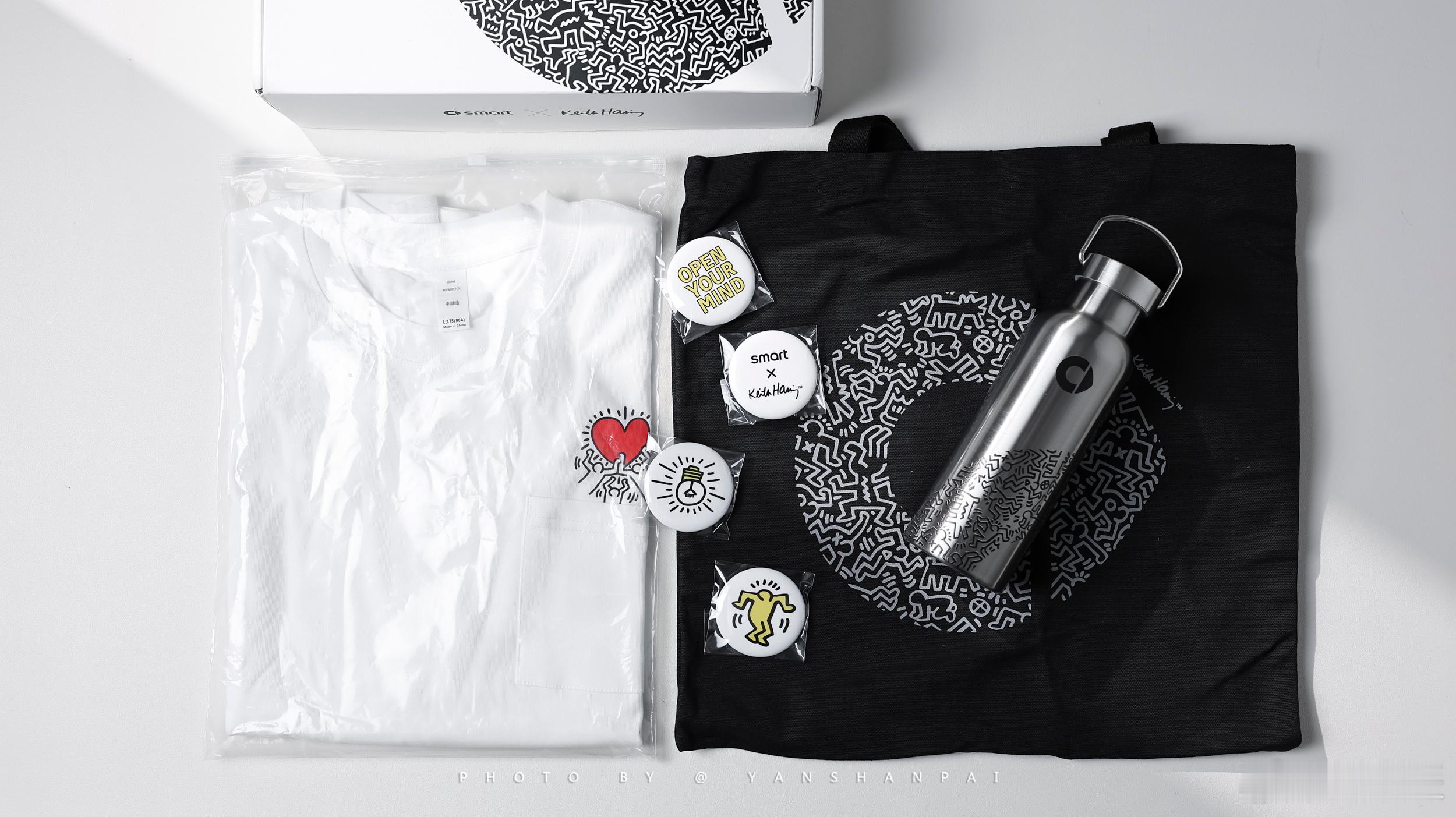 smart合作了美国街头艺术家品牌Keith Haring，刚刚收到了smart
