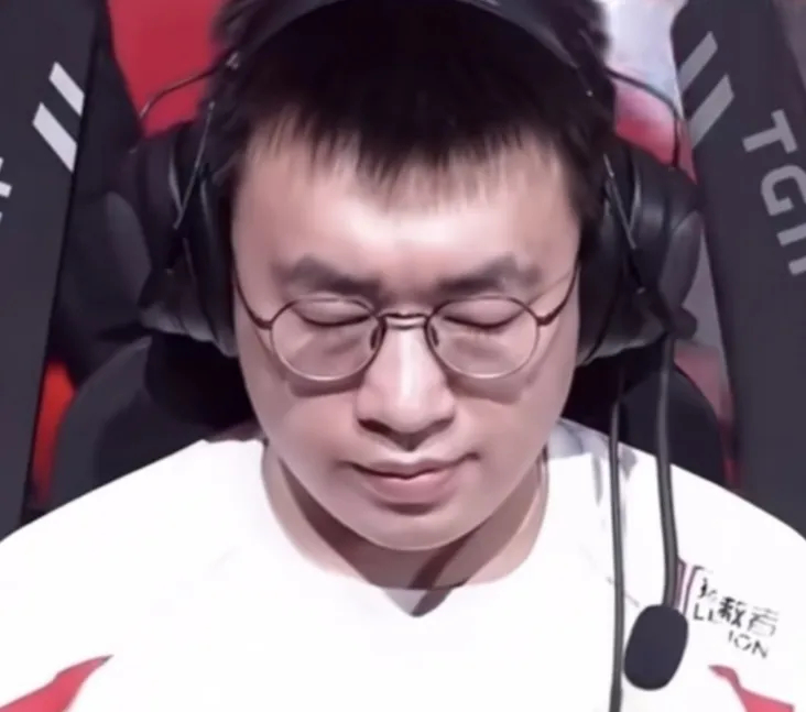 刚刚算了一下分，发现WBG有机会创造涅槃组队伍连季后赛都不进，但还能打冒泡赛去世