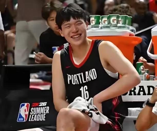 不让杨瀚森在发展联盟，NBA常规赛也不让他上！开拓者今天主场102-110输给活