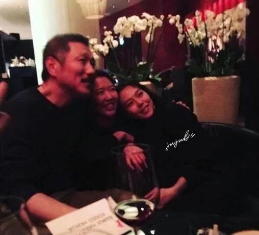 金敏喜 掉落几张旧照
🥂柏林晚宴
 等乘电梯江边旅馆
 年少岁月
	
金敏喜 