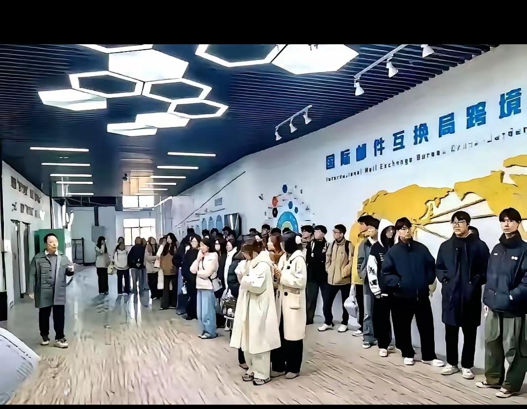 实训变流水线绑架？高校这种操作真的该好好整顿。
 
现在不少高校所谓实训早就变味