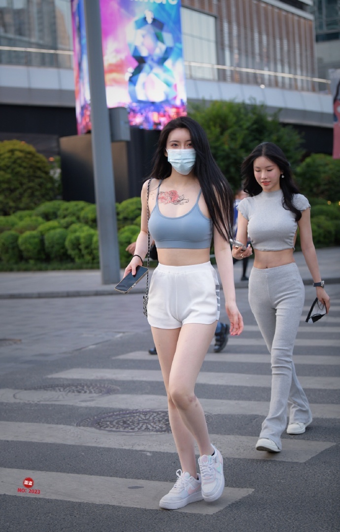 男子因女友穿裙子出门对其殴打强奸穿裙子出门而已，这玩意也有错？那你让那些穿穿短裤