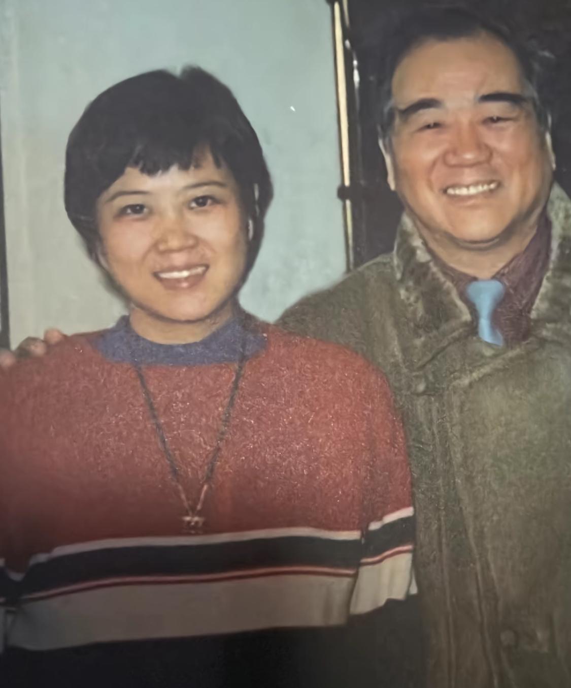 年轻时的胡枚与父亲