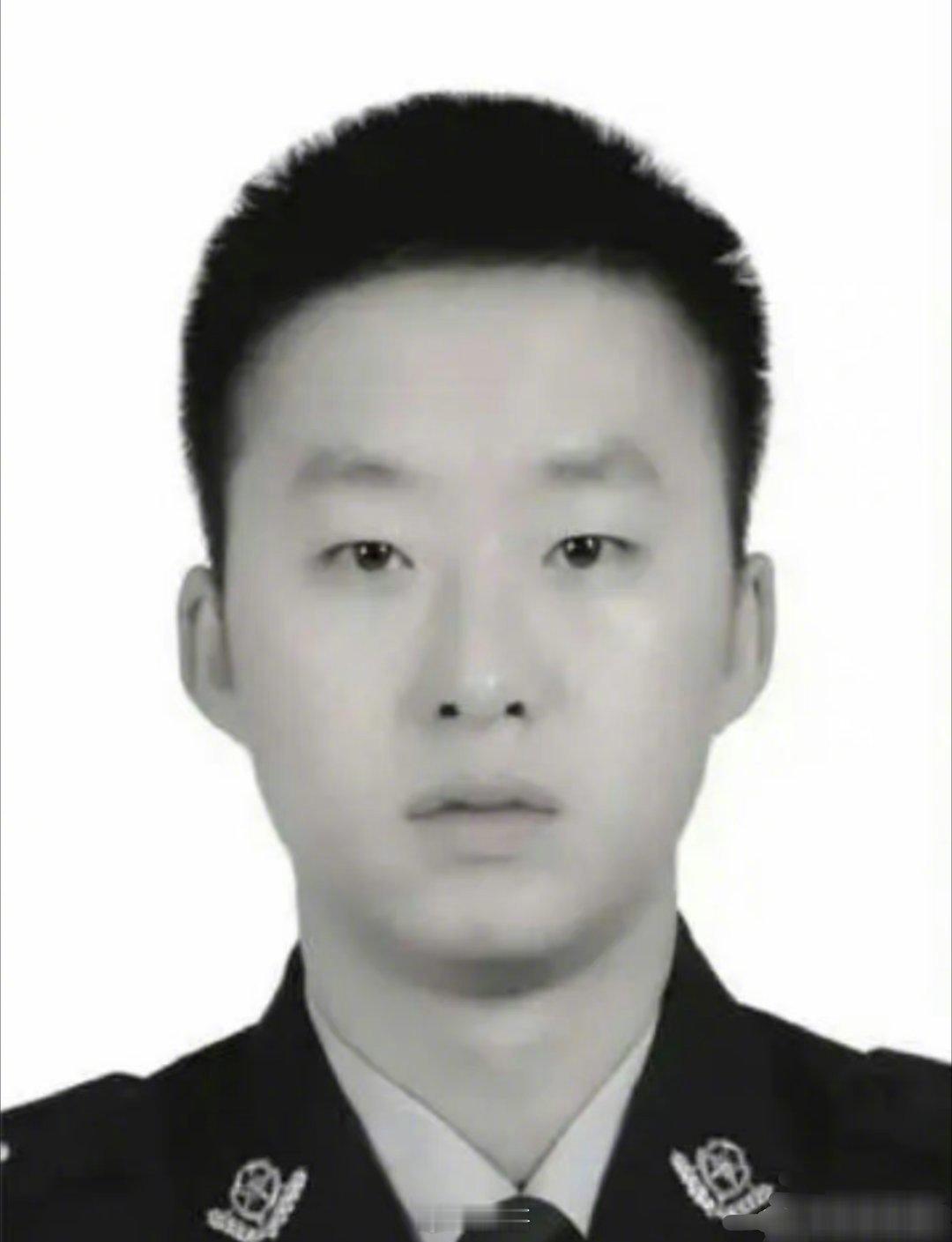 请您停留1秒钟，向缉毒英雄李松陪致敬🙏🙏🙏 ​ ​​​