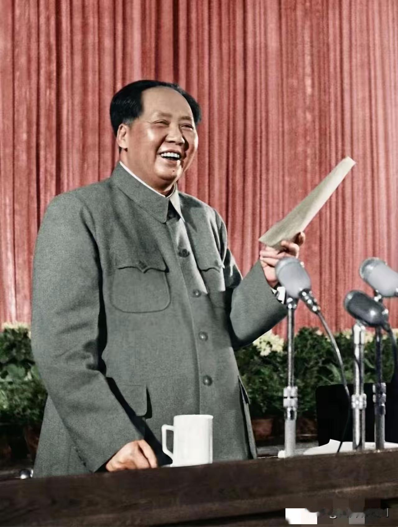 伟人精神代代传，这股力量撑起中国的脊梁
 
提起伟人，为何每个中国人心中都有滚烫