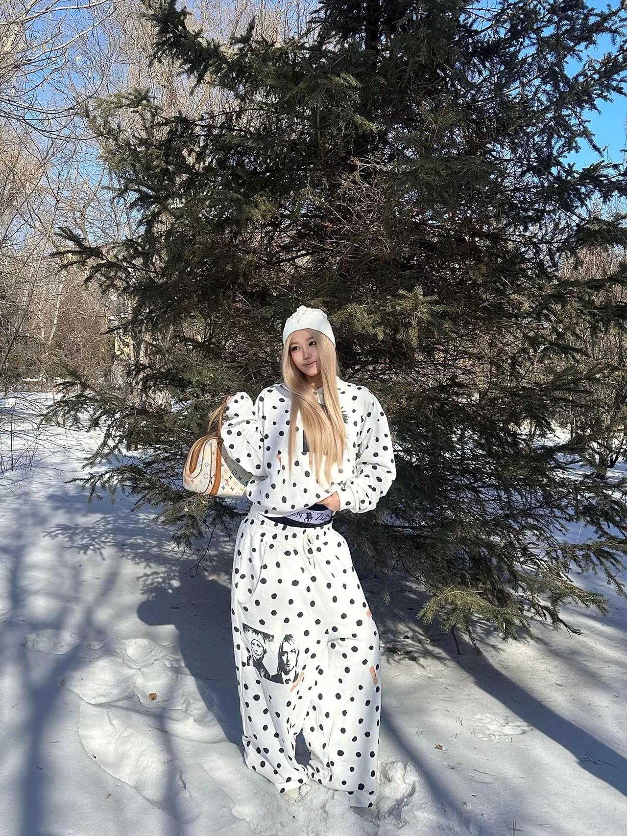 𝑙𝑜𝑣𝑒 𝑚𝑦 𝑠𝑛𝑜𝑤𝑦 ℎ𝑜𝑚𝑒𝑡𝑜𝑤𝑛