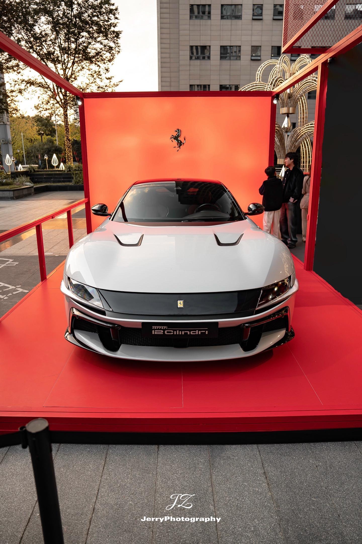 Ferrari 12 cilindri.展车进入国内几个月终于见到了...