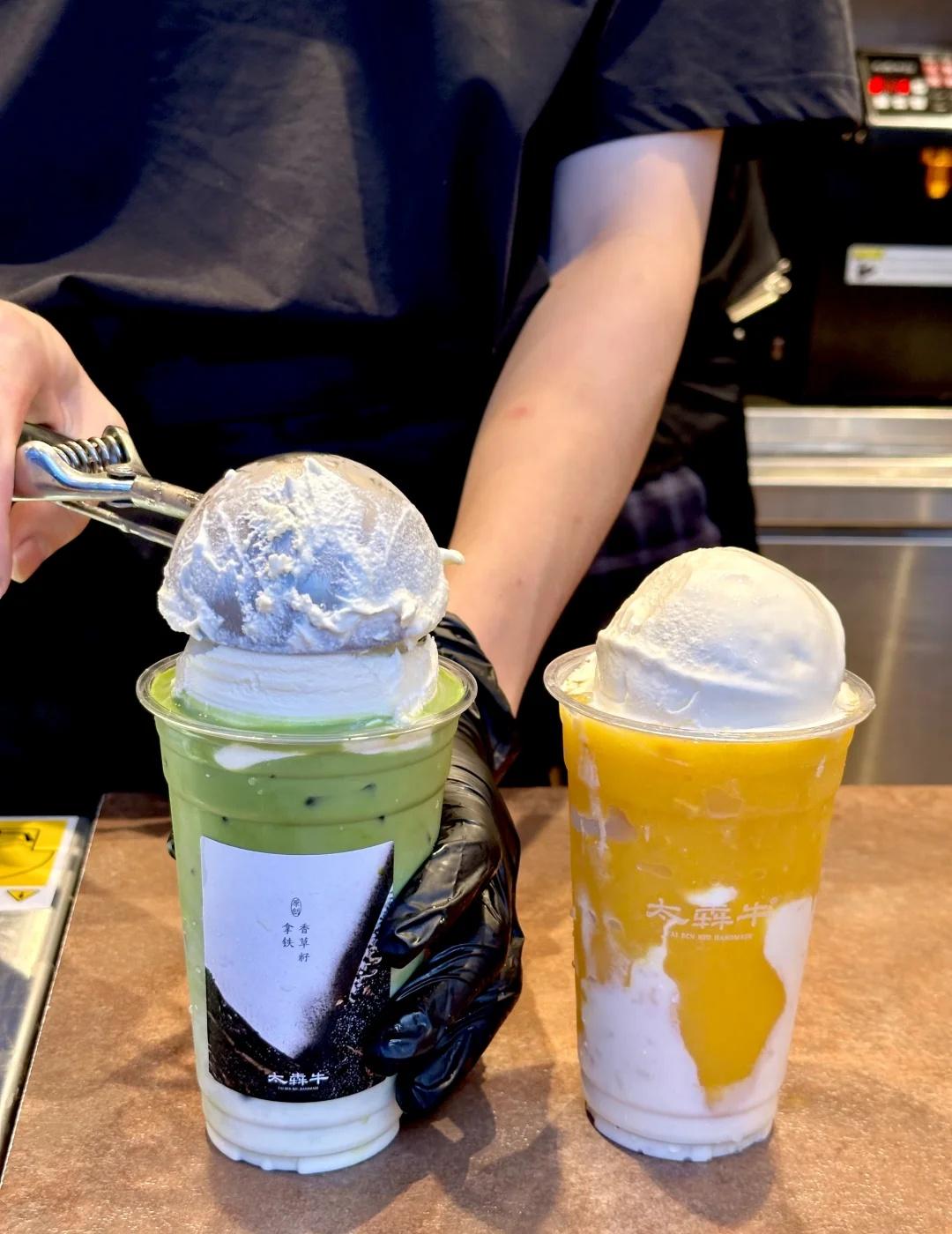 广州新店。。。好浓郁的一杯。。。。
同事随手买回来分我喝了一口 当场愣住
直接拉