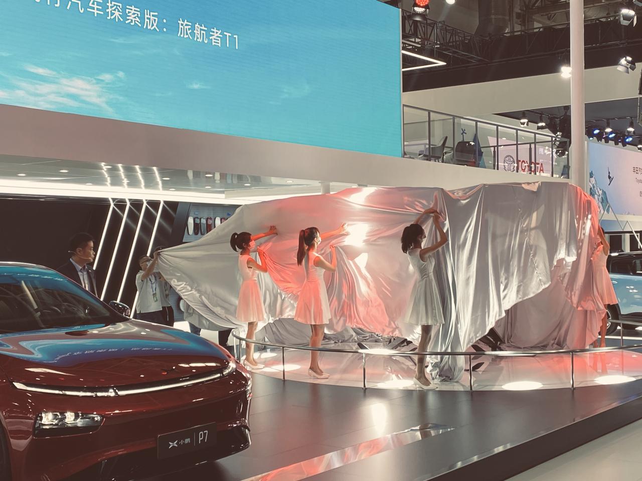 别人发布新车，小鹏发布飞机✈️？[捂脸] 直击2020北京车展 【来自懂车帝车友