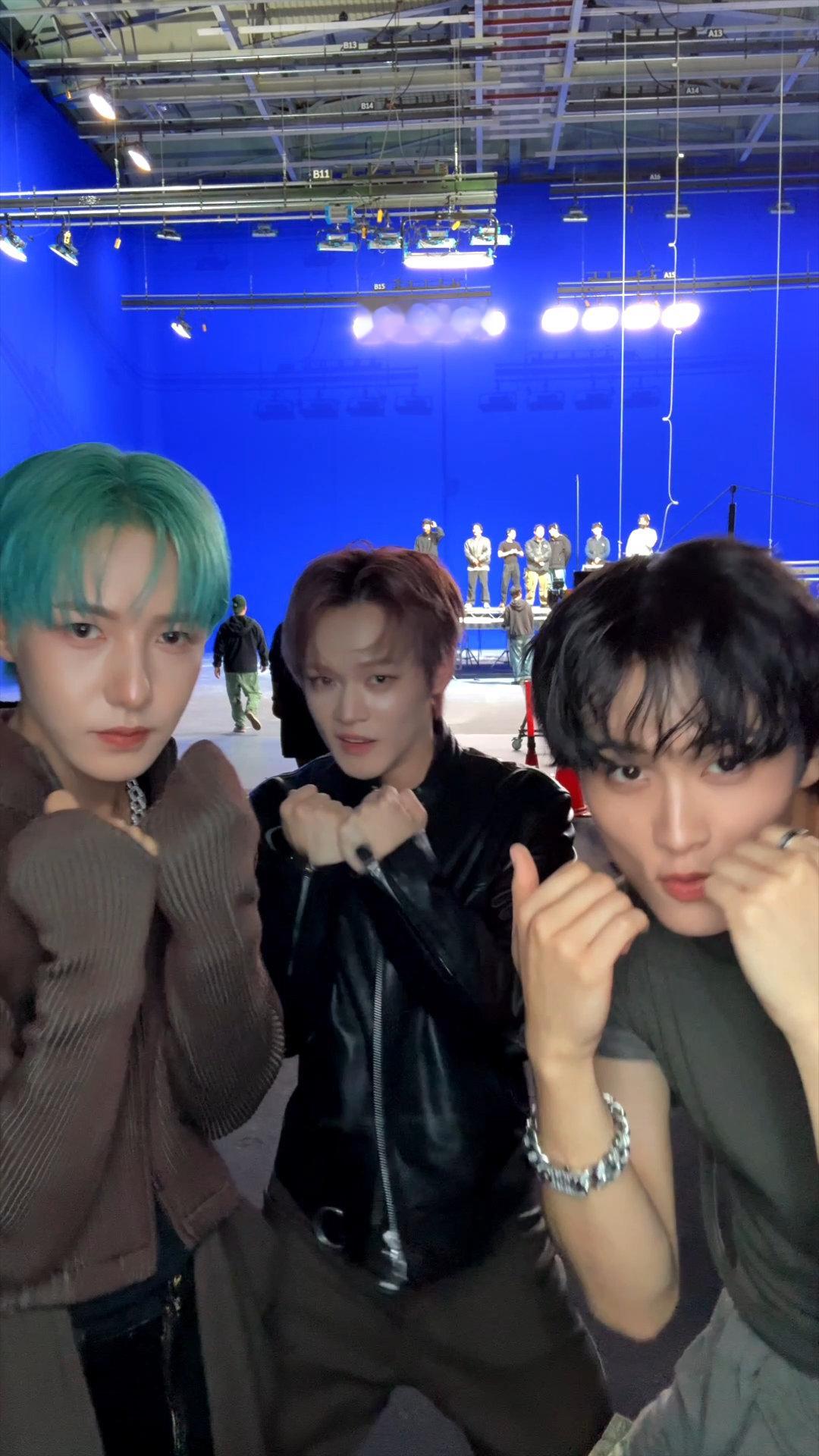 哩哩哩噜太洗脑！黄仁俊、钟辰乐、李马克的搞笑互动配魔性节奏，抽象视频根本刷不够～