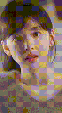 怎样用一句话去形容一个女人的美眉眼自带清风，风骨胜过容颜。