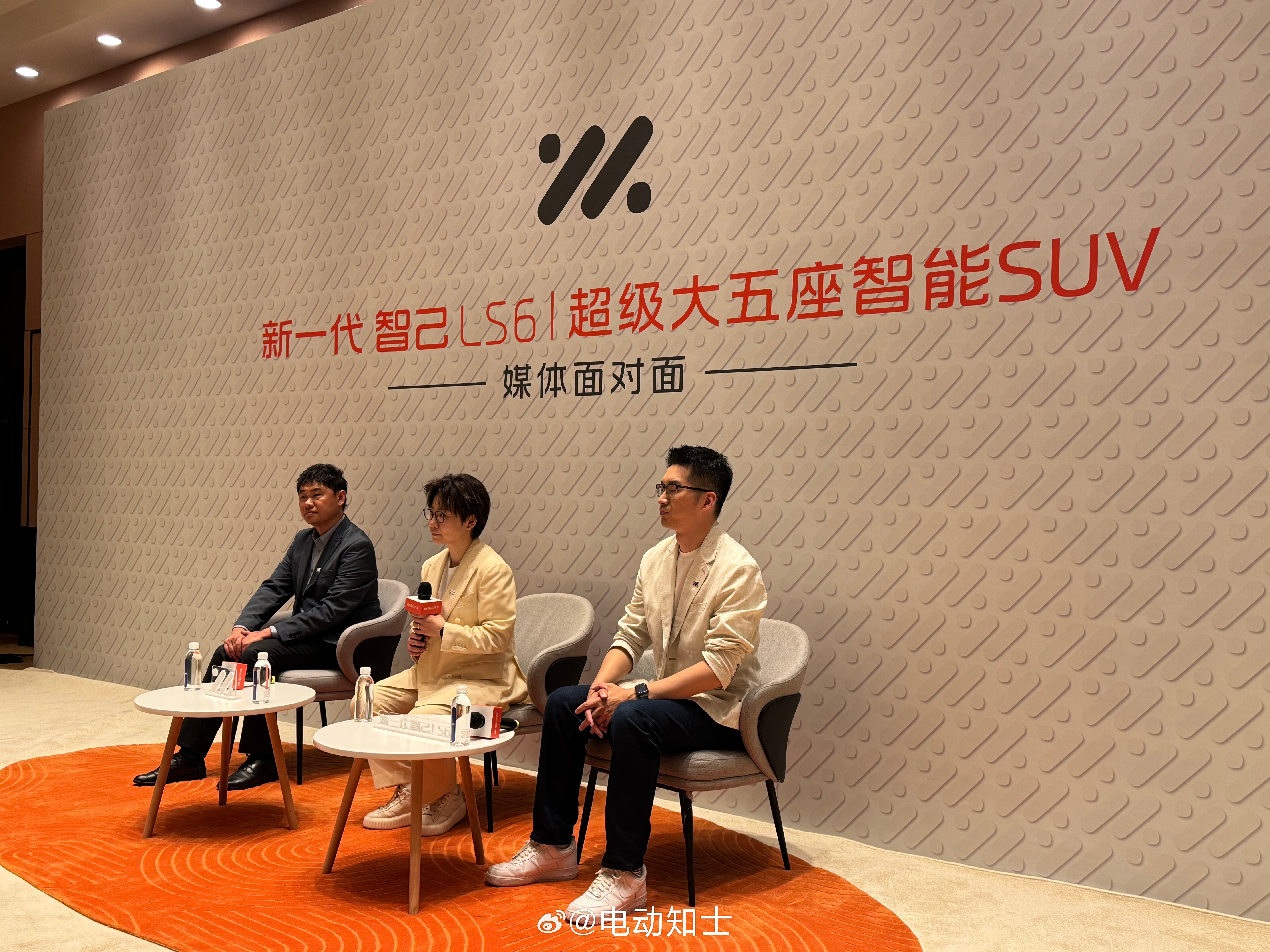 刚刚参加了 预售发布会的会后采访，用豆包提炼了一下主要信息（AI可能出...