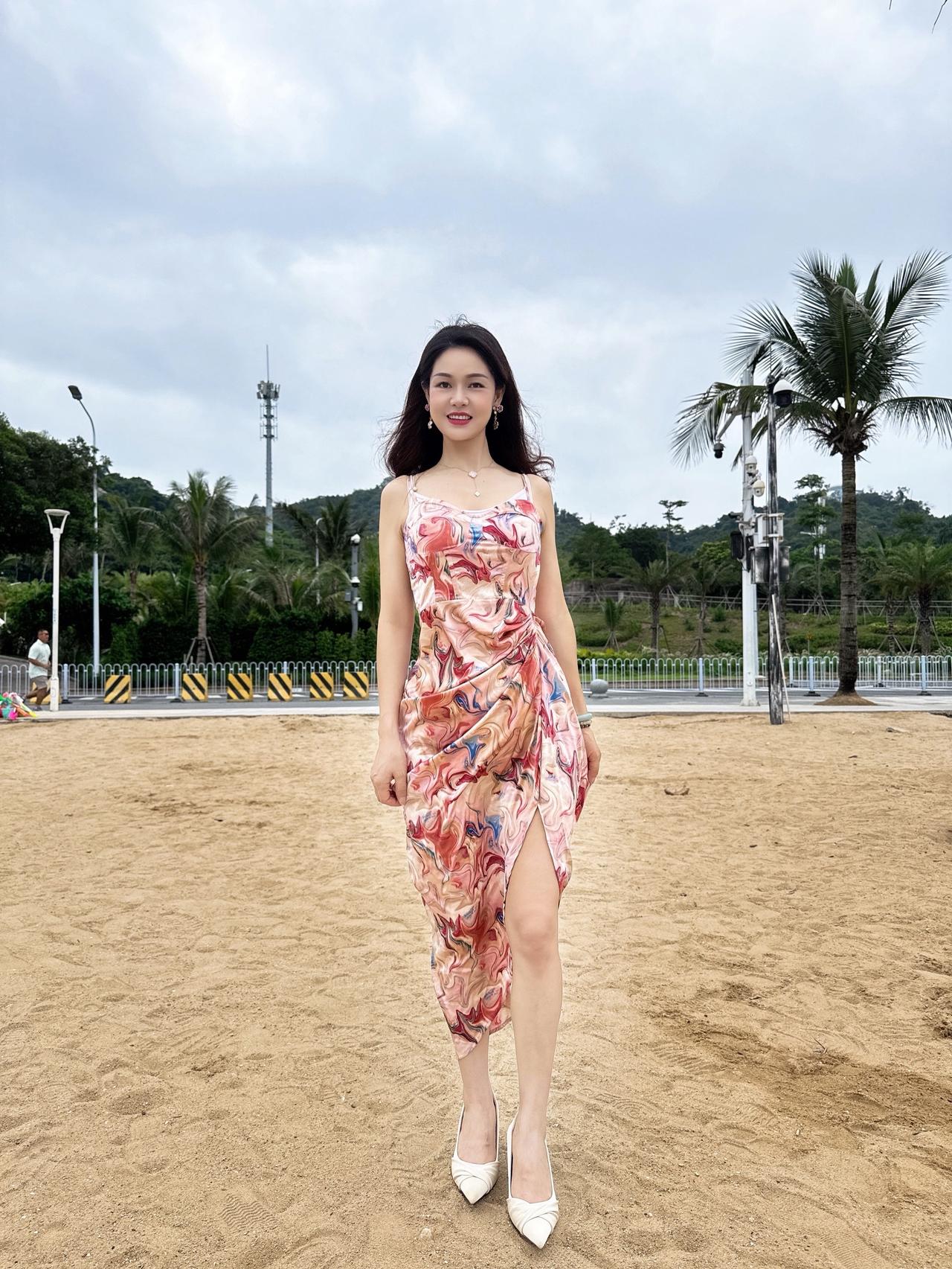 懂得欣赏自己、发自内心地认可自己。这份自信，会成为一个人最大的底气。海边度假穿搭