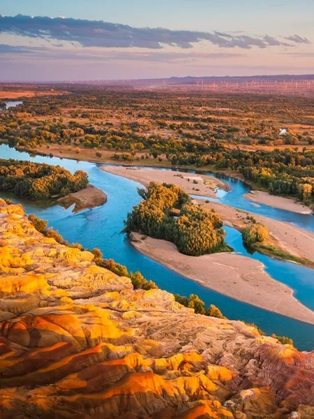 国庆去哪玩？新疆享自由金色我的阿勒泰7日