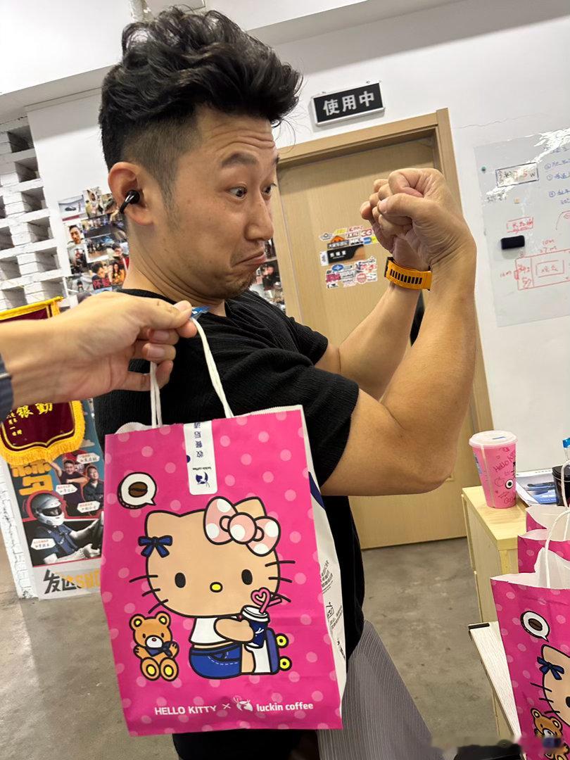 感谢变态大叔的投喂，但不知道该怎样形容此刻的胃口和心情