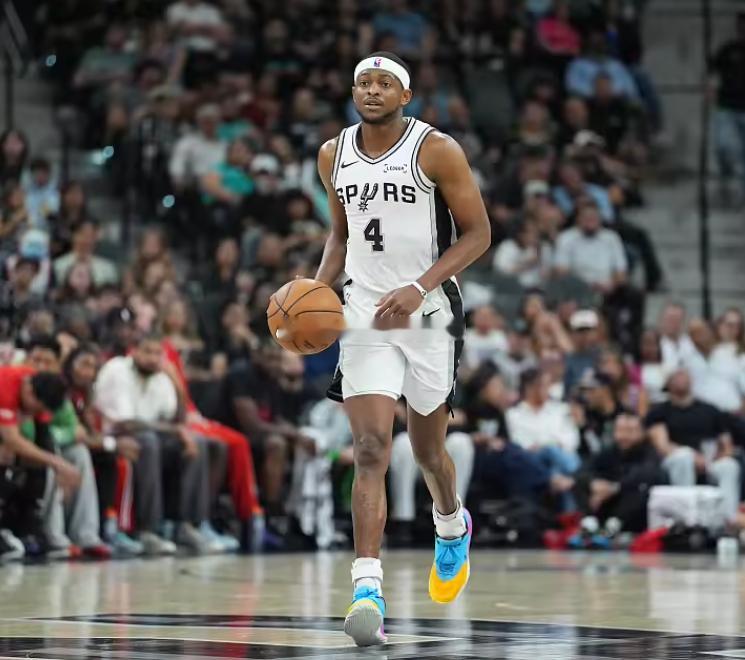 在本赛季NBA总决赛中，圣安东尼奥马刺队1-4不敌纽约尼克斯队，无缘总冠军。在本