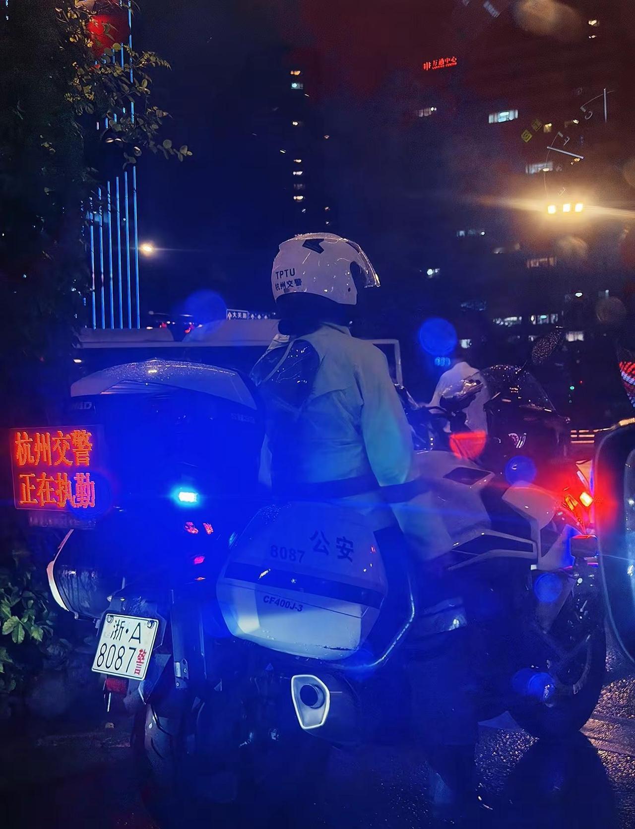 女交警绝对是杭州最靓丽的风景线，没有之一