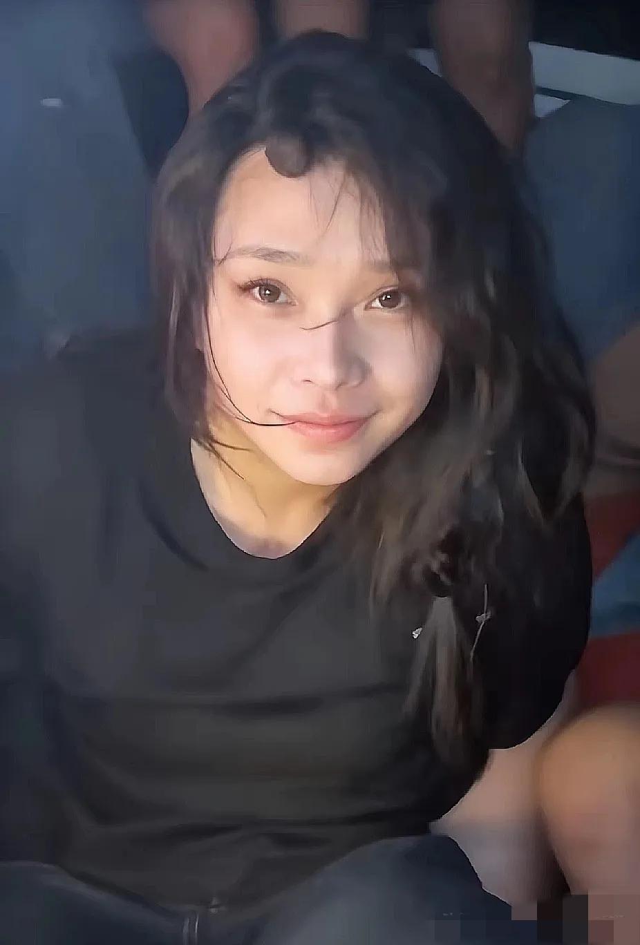 这柬埔寨姑娘的操作真是让人目瞪口呆！为了爱情直接冲进法院抢人，这哪是谈恋爱，简直