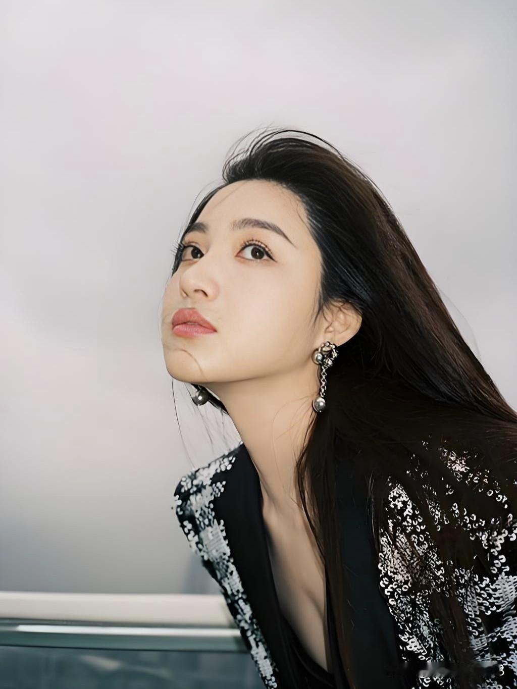 孙嘉璐，镜头里的她是一眼万年的白月光，生活里的她是把日子过成诗的清醒派。从《上阳