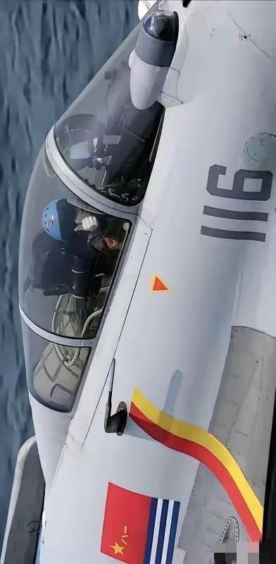 歼10C遭遇外机挑衅这事太提气了！3月27日，特级飞行员武辉驾驶歼10C在南海巡