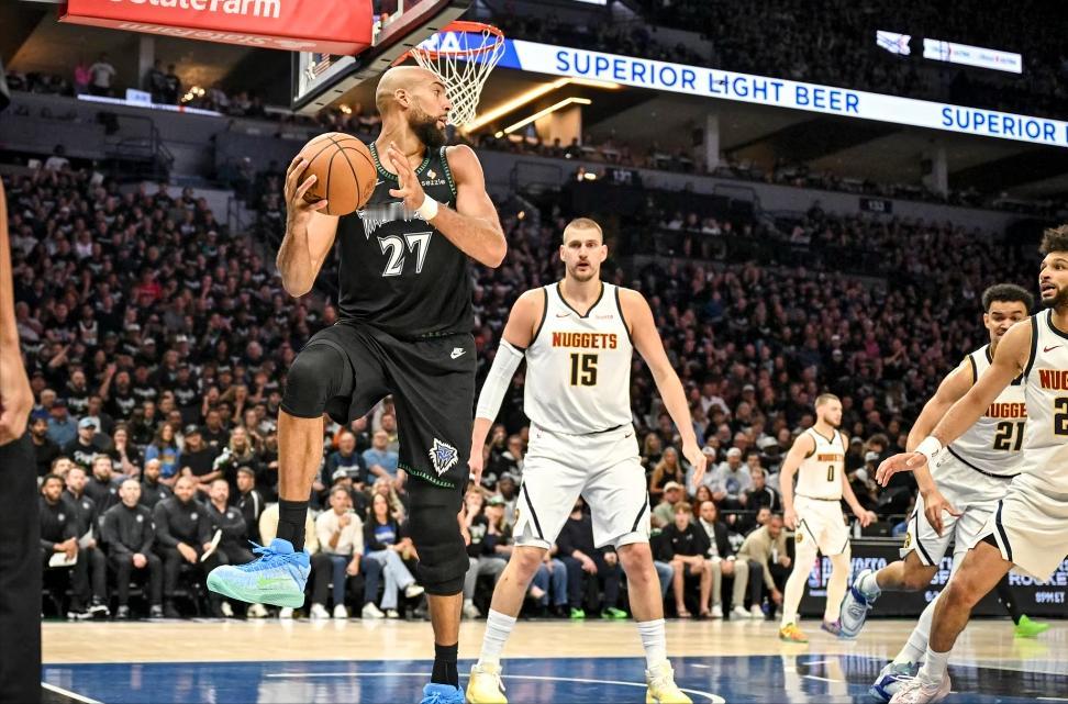 戈贝尔再度成为约基奇的梦魇！森林狼主场大胜掘金，系列赛2-1领先

在今日NBA