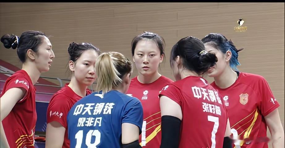 范泊宁的上线是汪慧敏，她为什么成不了张常宁第二
本赛季，排超女排联赛，江苏张常宁