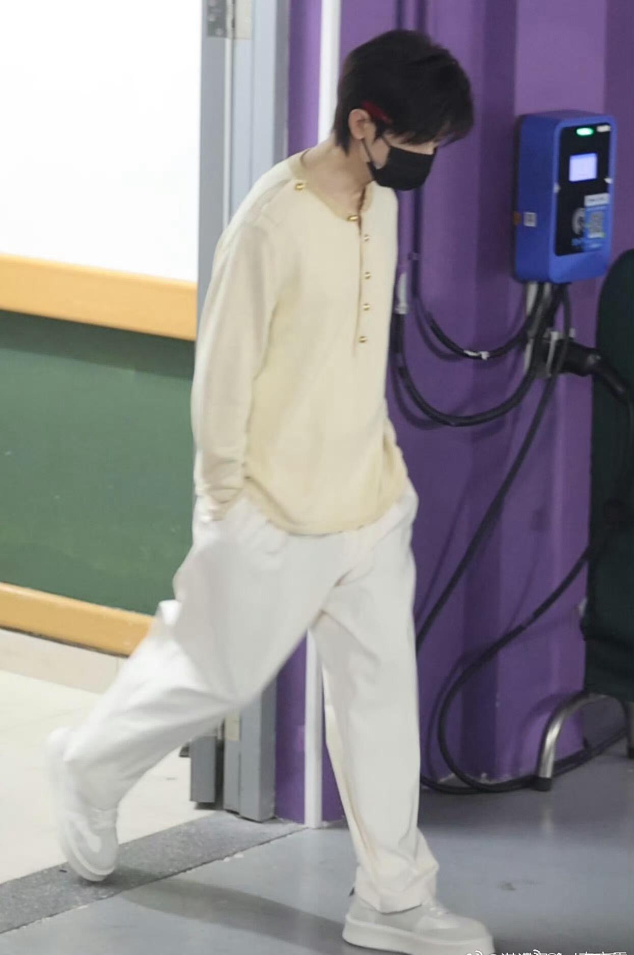 成毅成毅越来越嫩了成毅两京十五日cy成毅朱瞻基

成毅的脸型流畅饱满，苹果肌恰到