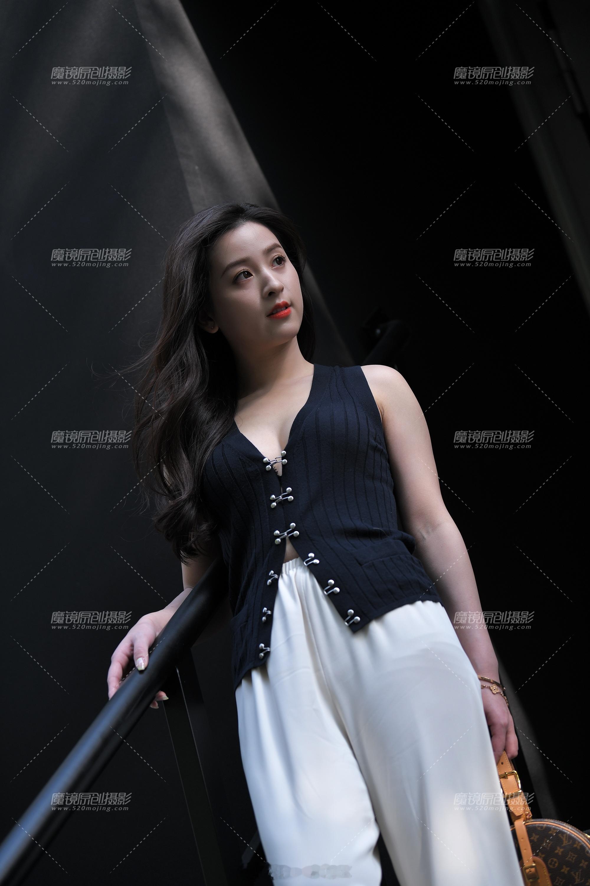 审美降级要是觉得这小姐姐不漂亮，那应该是审美降级了！ ​​​