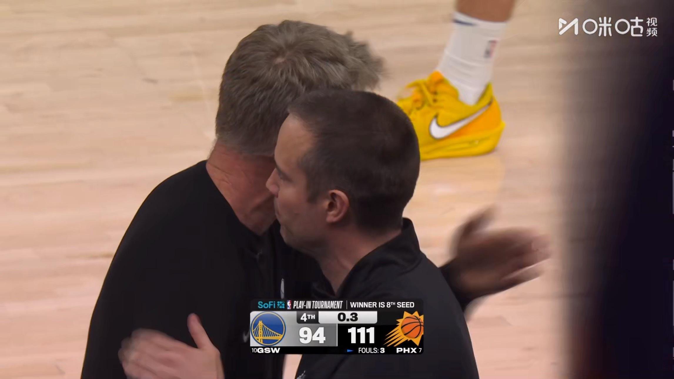 比赛结束，太阳淘汰勇士，首轮对雷霆。nba附加赛