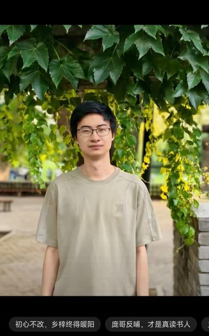 庞众望说，乡亲们的情，我记一辈子。
庞众望在采访中谈到乡亲们：“我妈住院那次，我