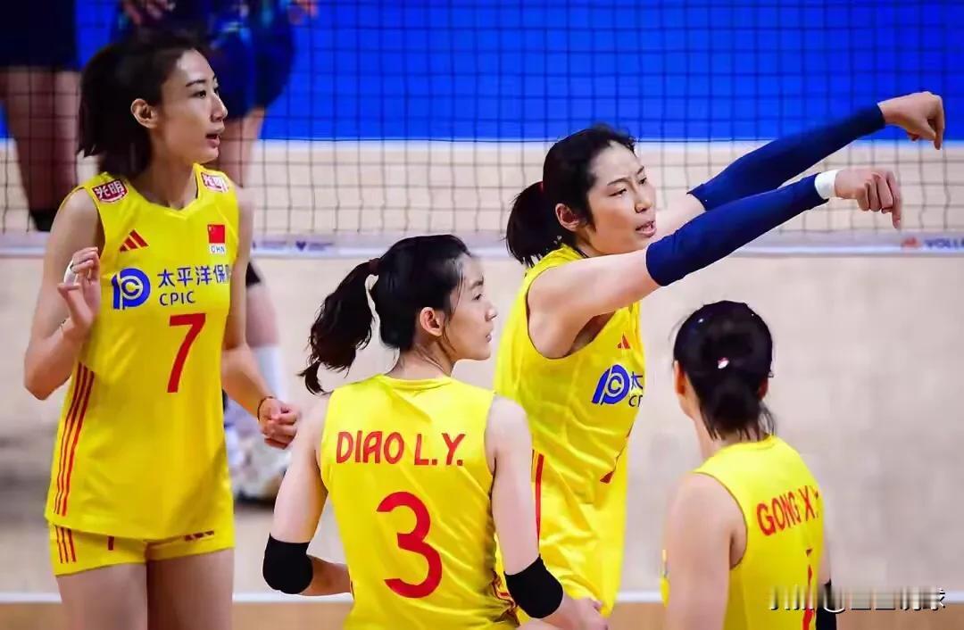 爆冷了！日本女排2:3加拿大女排，将产生三个连锁反应：
1. 中国队积分反超日本