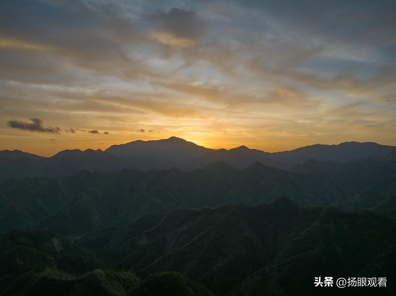 退休金高低就抓三个硬核要素，通俗点说特别好懂：

第一是缴费年限，别只凑够15年