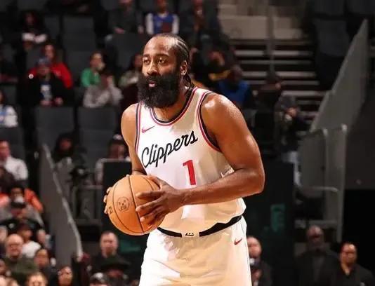 2月1日进行的NBA常规赛中，快船对阵黄蜂，哈登在比赛中达成重要里程碑。比赛第二