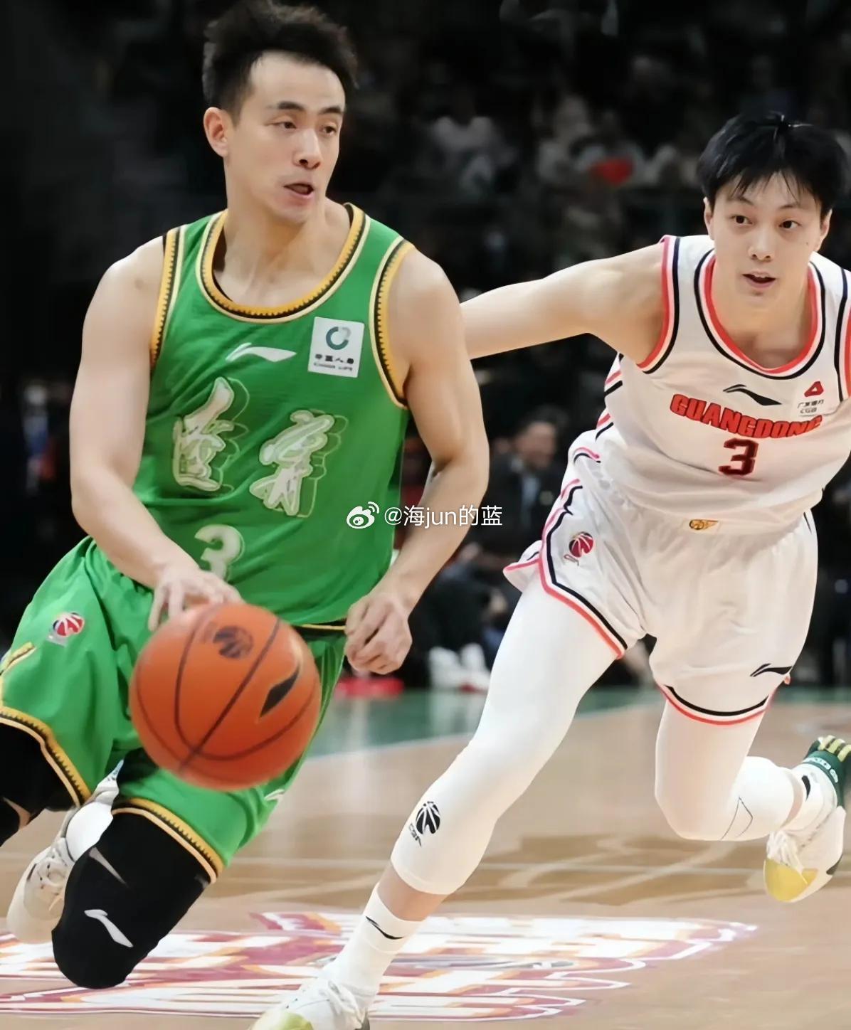 今年辽宁失去了韩德君、弗格、张镇麟三位核心；宏远则补强了萨姆纳、奎因、崔永熙、焦