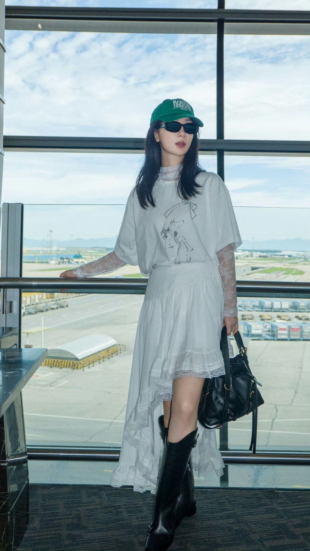 杨紫. 杨紫生命树 yz 杨紫白菊遇见你这么心动的事情，像风铃摇响暮色，像星光坠