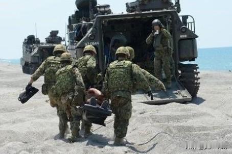 最近日本把大量兵力向西南方向调动，从与那国岛到石垣岛，动作频繁，人们不禁要问：他