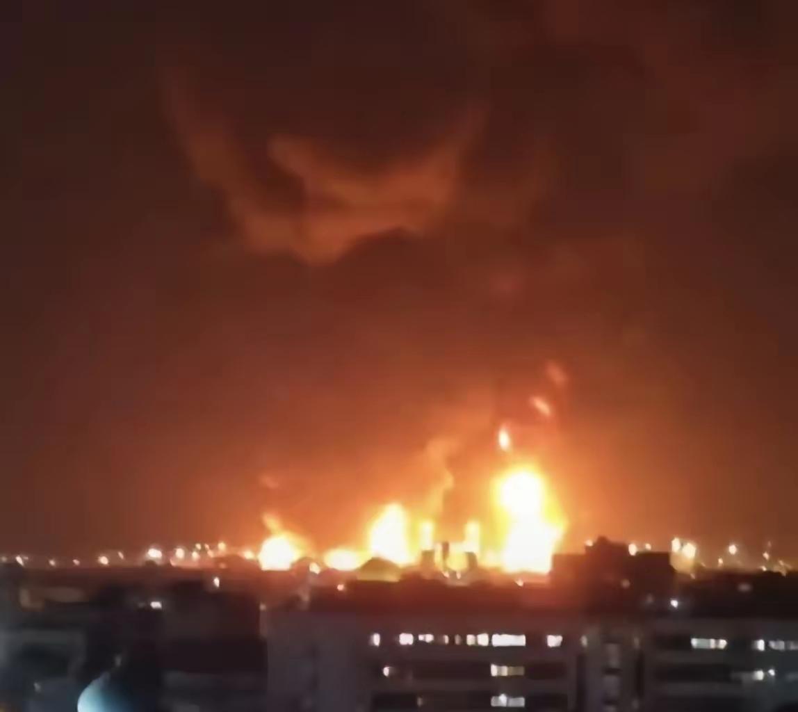 以牙还牙绝不手软
伊朗这波反击太硬气！当地时间3月7日晚，伊朗伊斯兰革命卫队直接