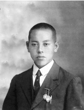 1932年，陈玉仁叛变，供出了潜伏在敌人内部的地下党员王世英。谁料，王世英察觉异