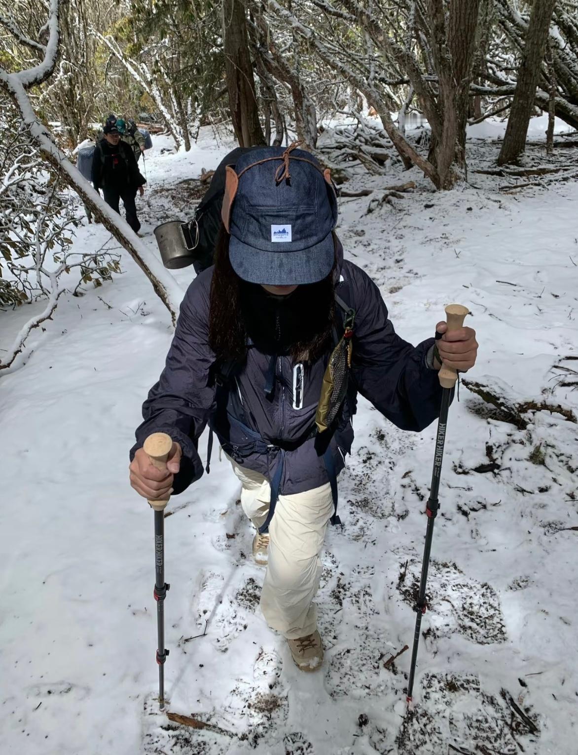 户外人喜欢上山的原因山里的路不用看红绿灯停在一朵花前或者跟着一片云走 