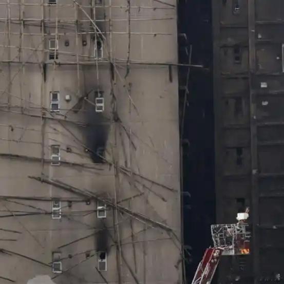 香港湾仔警区助理指挥官（刑事）林建达在简报会上表示，11月29日傍晚，警方接到举