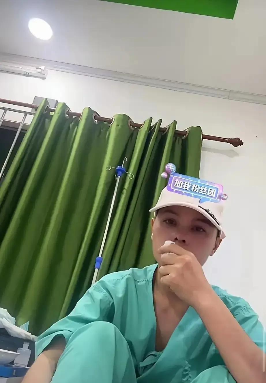 老挝媳妇小依剃光头那场直播我全程刷到，镜头里她边哭边说阿彪在咖啡地赶不过来。
我