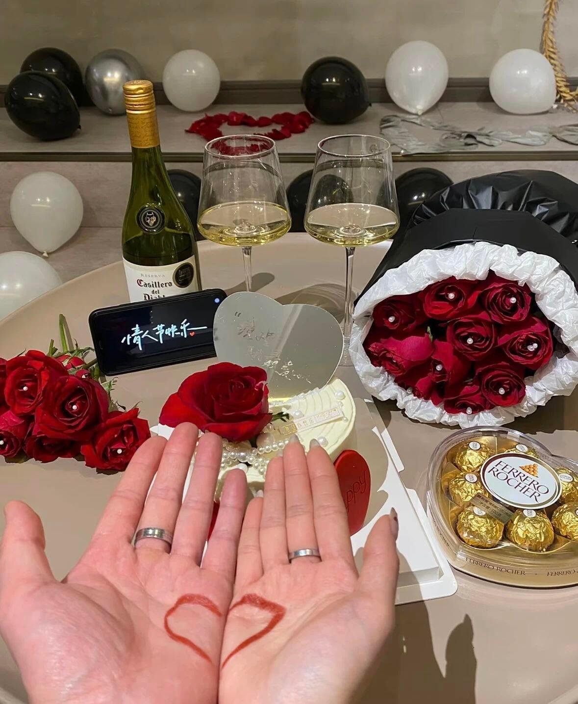 七夕本来约好跟对象去吃老字号炖罐，结果到店门口才发现，人家今天临时歇业！我站在门