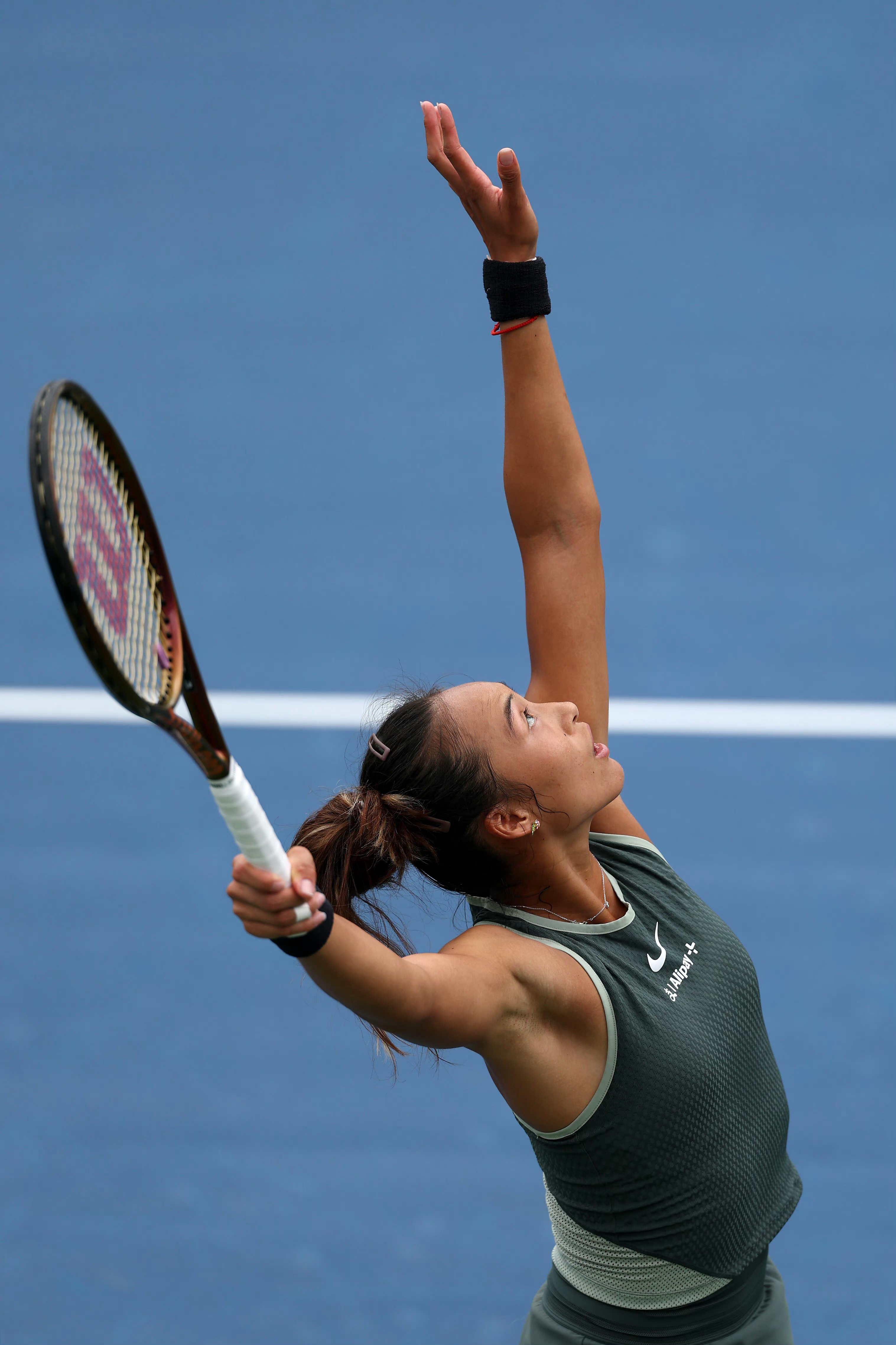 #郑钦文晋级美网16强# 美网女单第三轮焦点战，郑钦文凭借一波连赢7局的攻势以6